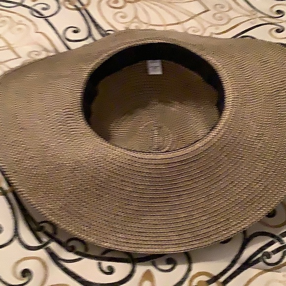 Hat - Picture 2 of 5